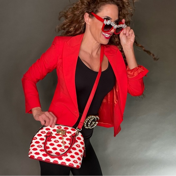 KISS ME BAG PURSE & MATCHING HIGH HEEL, ALDO! LIKE NEW! Crossover, or top handle